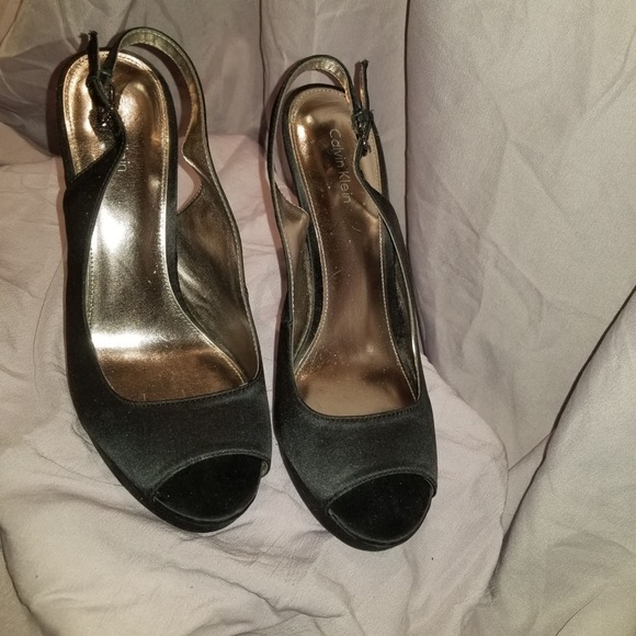 BLACK SATIN CALVIN KLEIN HEELS - Picture 3 of 3